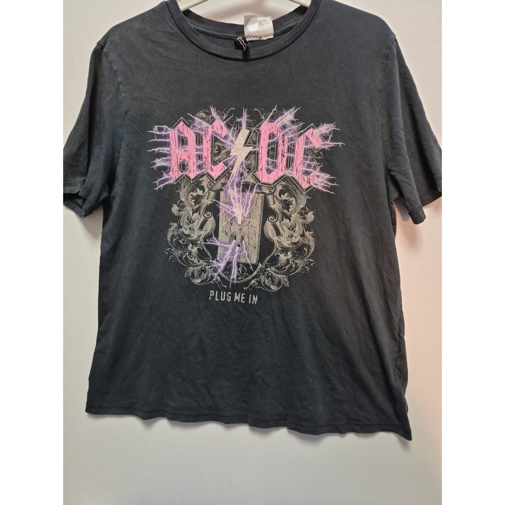AC DC T SHIRT PLUG ME IN TOUR Size SMALL Blac Shrt Sleeve Faded 2019 Distressed